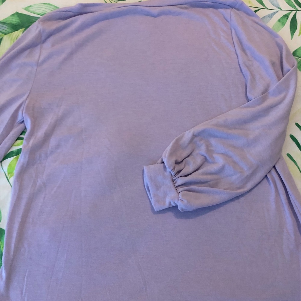 NWOT. Lilac top with puffy sleeves.